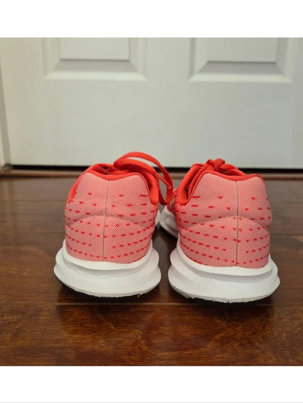 Nike Downshifter 8 Red Running Training Shoes Womens 7.5 LIghtweight Workout